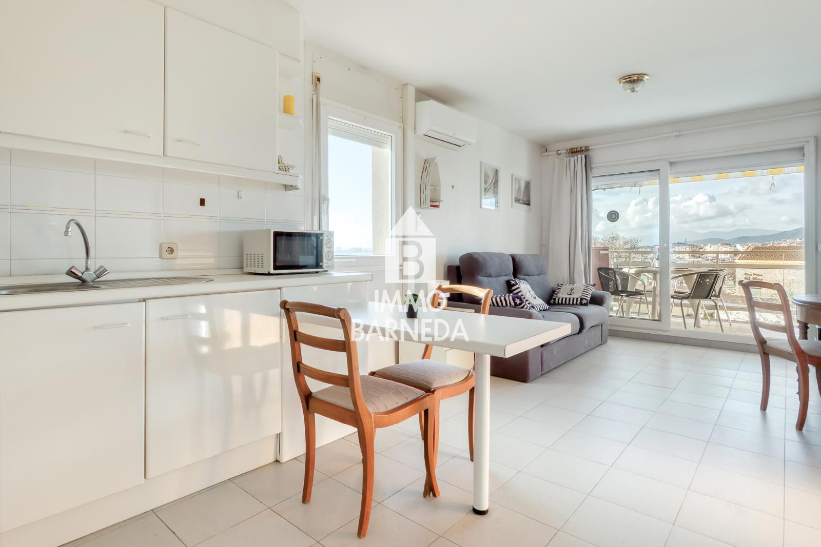 Encantador apartamento con licencia turística y vistas al puerto pesquero de Roses