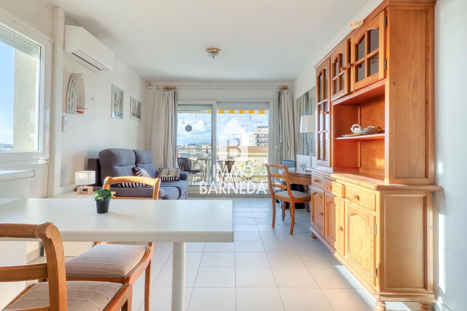 Encantador apartamento con licencia turística y vistas al puerto pesquero de Roses