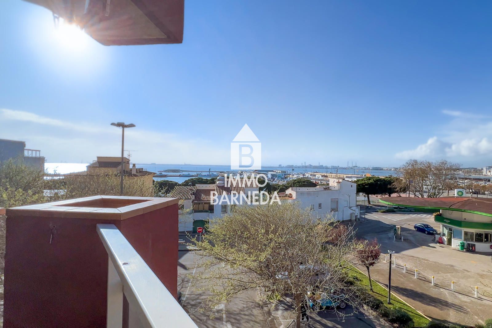 Encantador apartamento con licencia turística y vistas al puerto pesquero de Roses