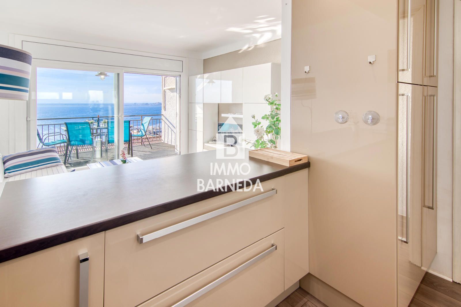 Apartamento totalmente reformado con vistas al mar en el 2º muelle de Roses