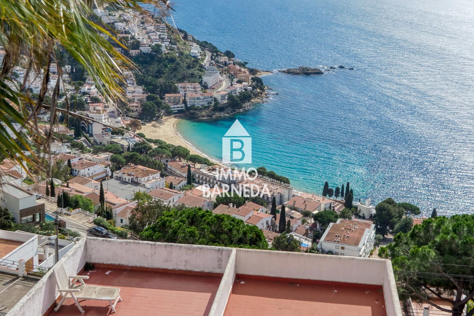 Maison mitoyenne avec licence touristique, vue mer, piscine communautaire et studio indépendant à Canyelles Petites