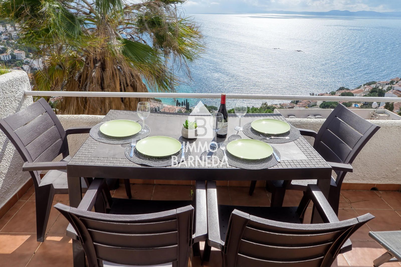 Maison mitoyenne avec licence touristique, vue mer, piscine communautaire et studio indépendant à Canyelles Petites