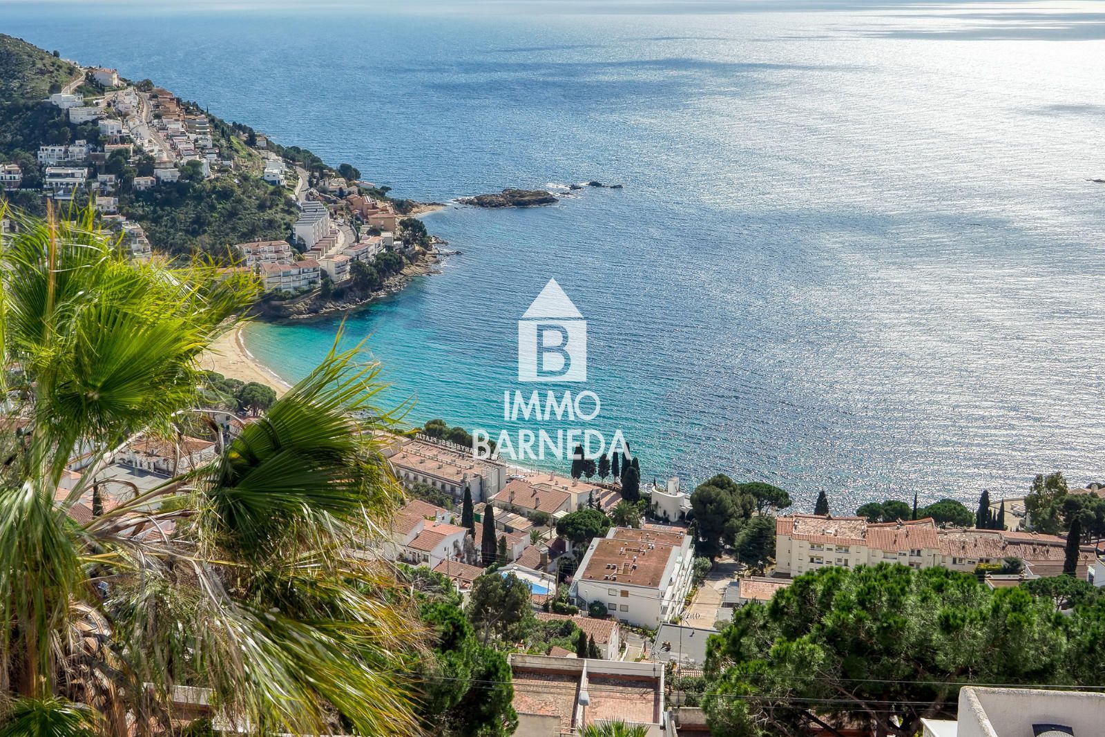 Maison mitoyenne avec licence touristique, vue mer, piscine communautaire et studio indépendant à Canyelles Petites