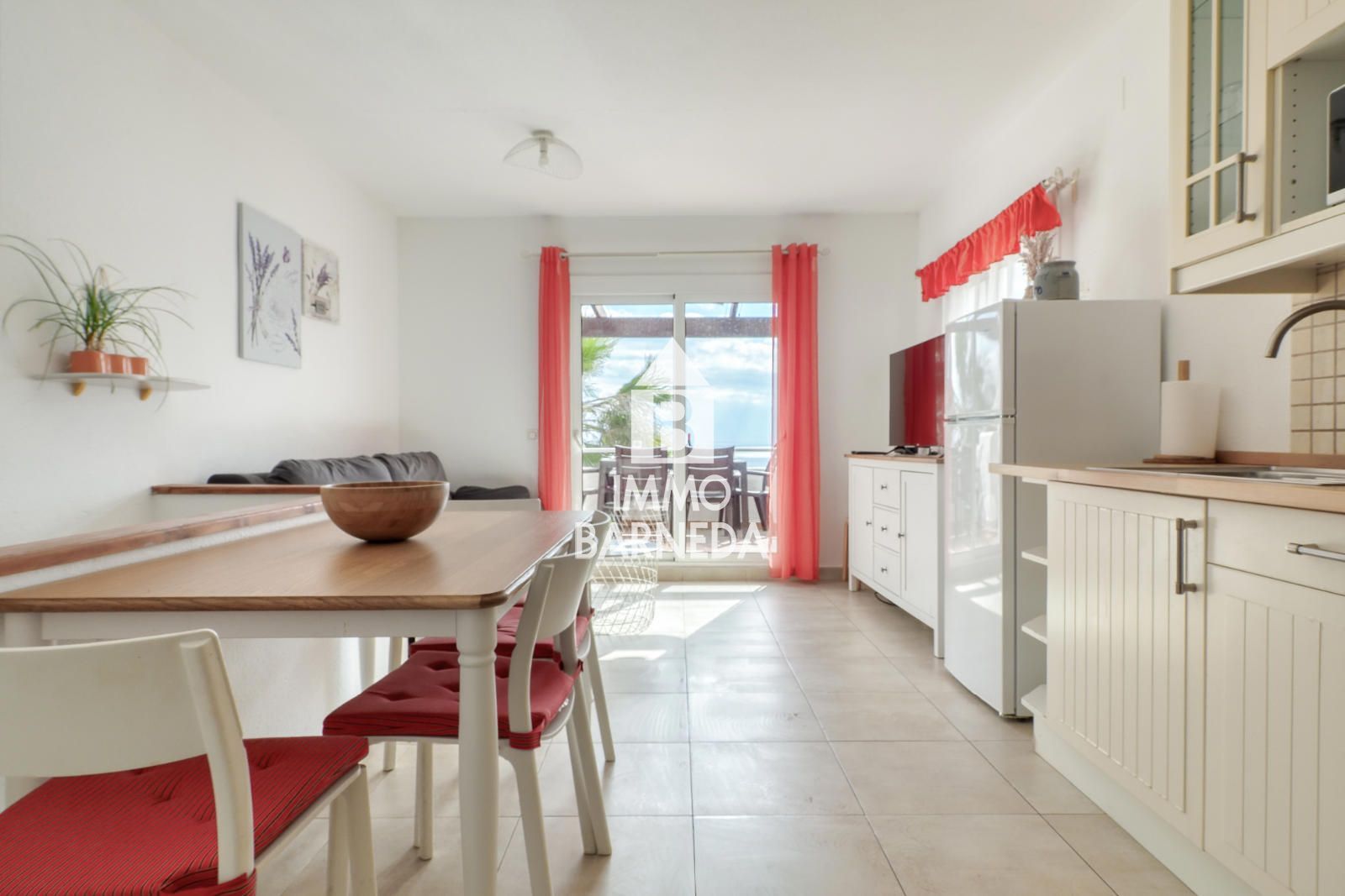 Maison mitoyenne avec licence touristique, vue mer, piscine communautaire et studio indépendant à Canyelles Petites