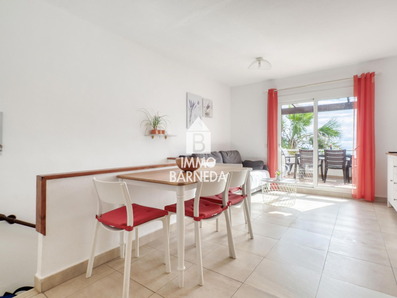 Maison mitoyenne avec licence touristique, vue mer, piscine communautaire et studio indépendant à Canyelles Petites