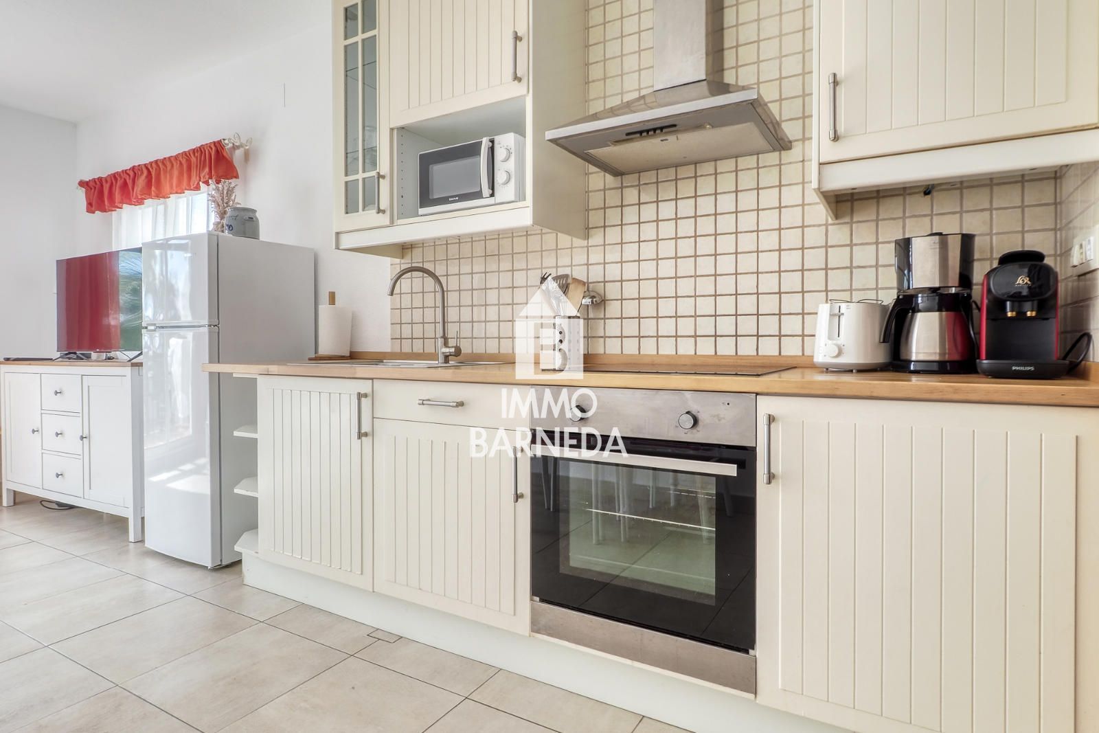 Maison mitoyenne avec licence touristique, vue mer, piscine communautaire et studio indépendant à Canyelles Petites