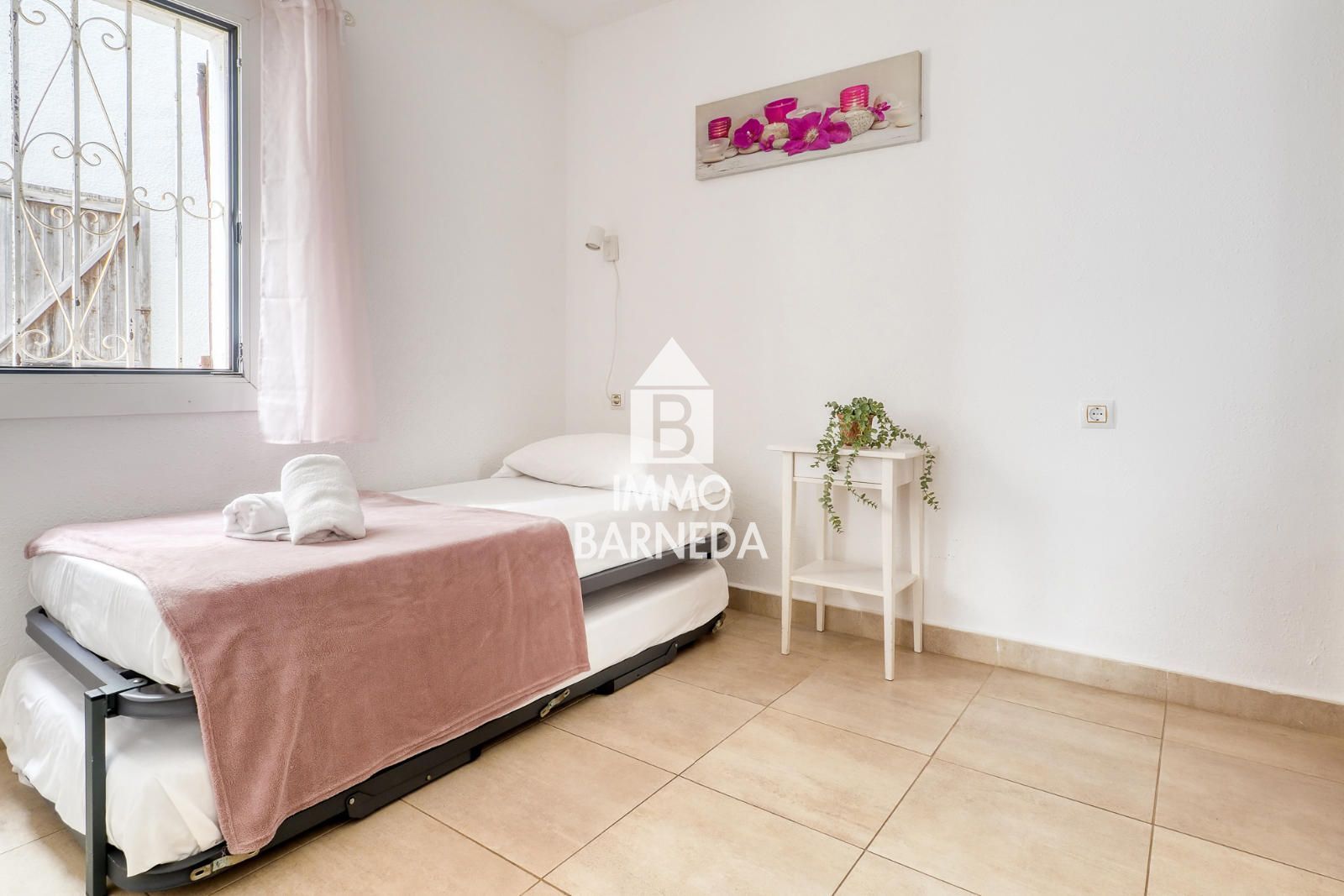 Maison mitoyenne avec licence touristique, vue mer, piscine communautaire et studio indépendant à Canyelles Petites