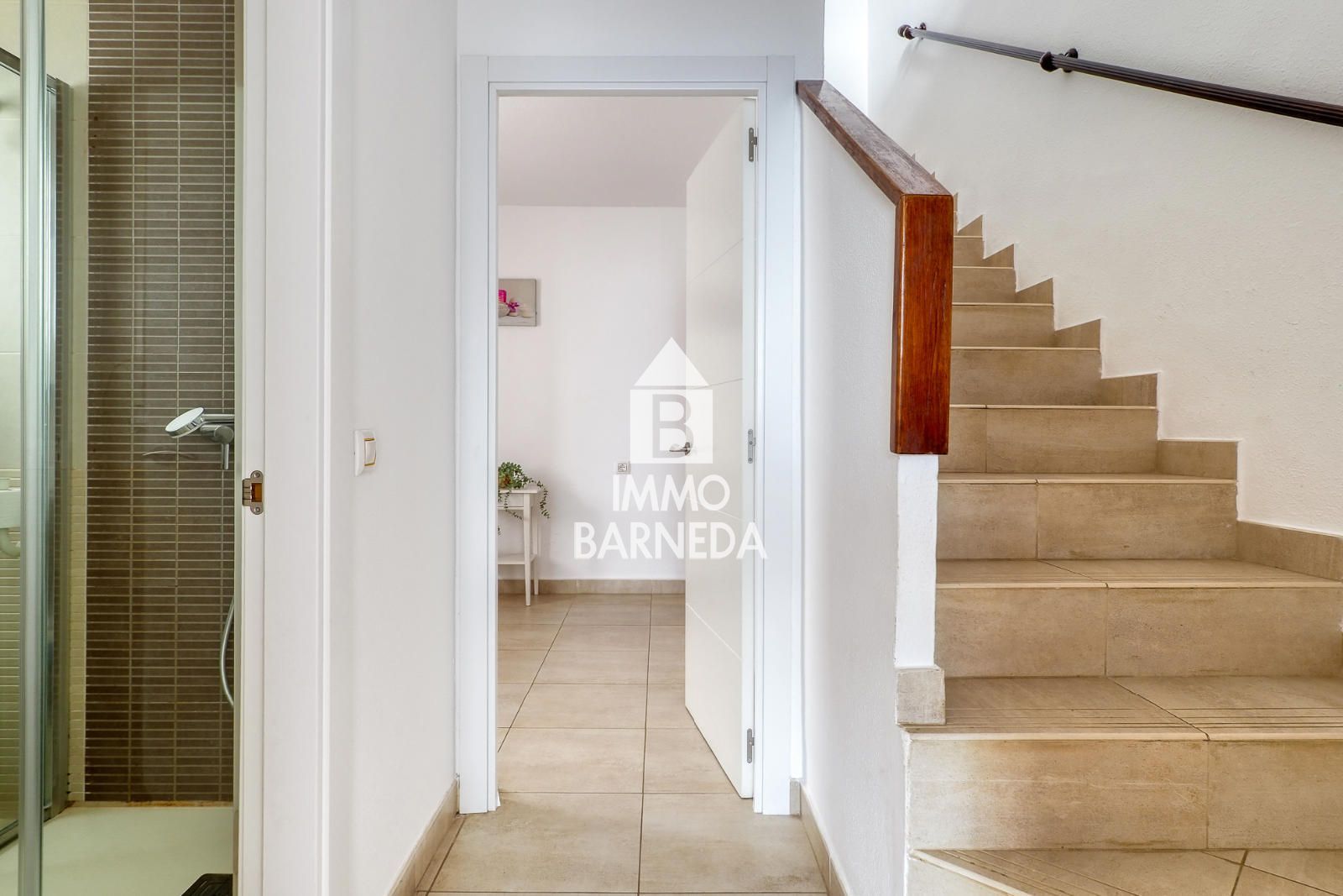 Maison mitoyenne avec licence touristique, vue mer, piscine communautaire et studio indépendant à Canyelles Petites