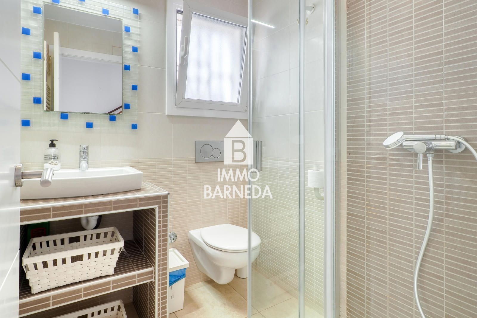 Maison mitoyenne avec licence touristique, vue mer, piscine communautaire et studio indépendant à Canyelles Petites