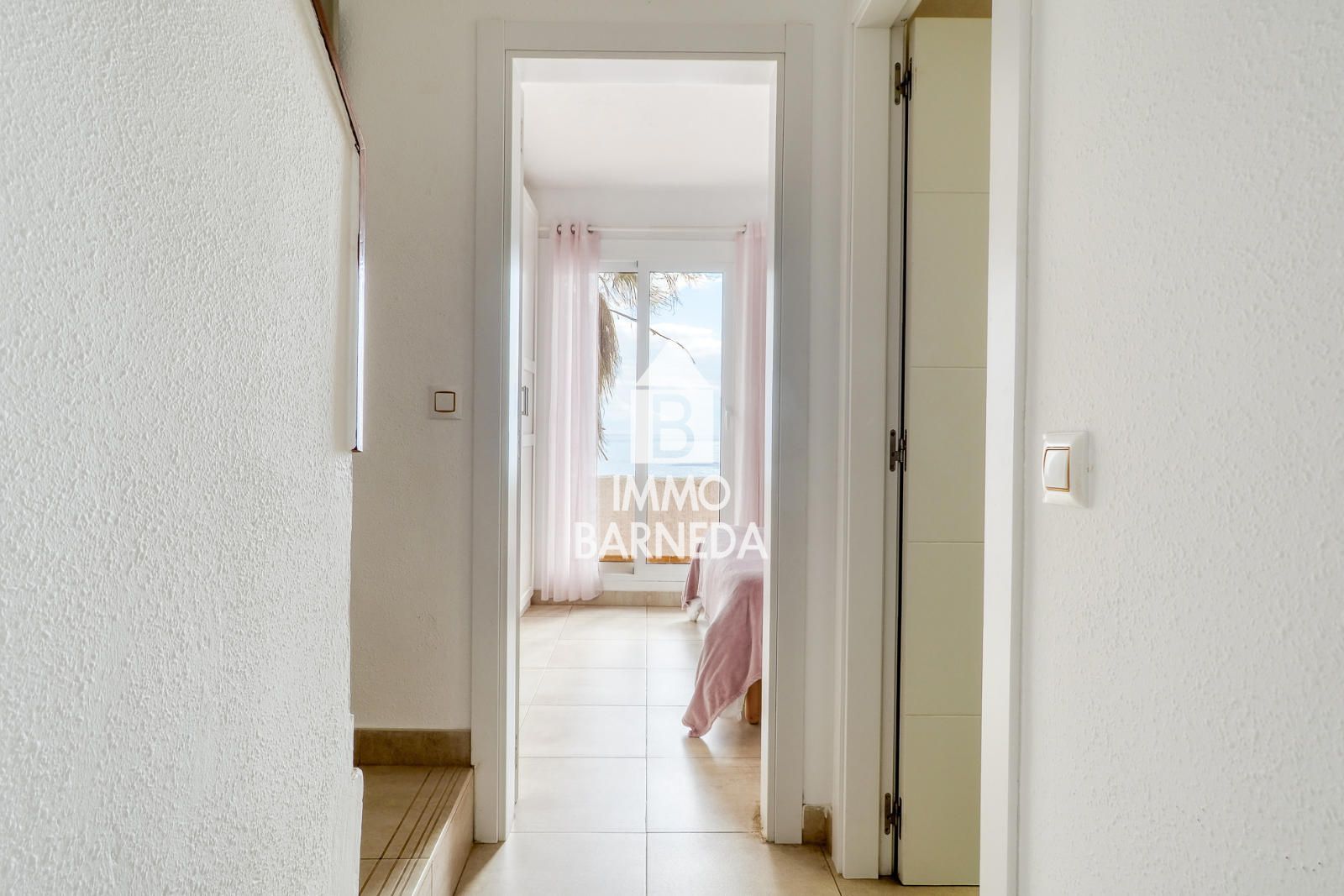 Maison mitoyenne avec licence touristique, vue mer, piscine communautaire et studio indépendant à Canyelles Petites