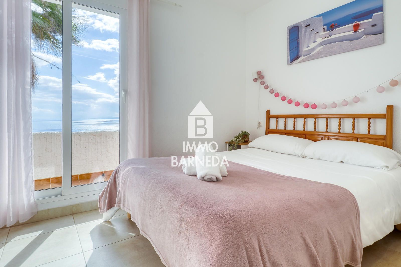 Maison mitoyenne avec licence touristique, vue mer, piscine communautaire et studio indépendant à Canyelles Petites