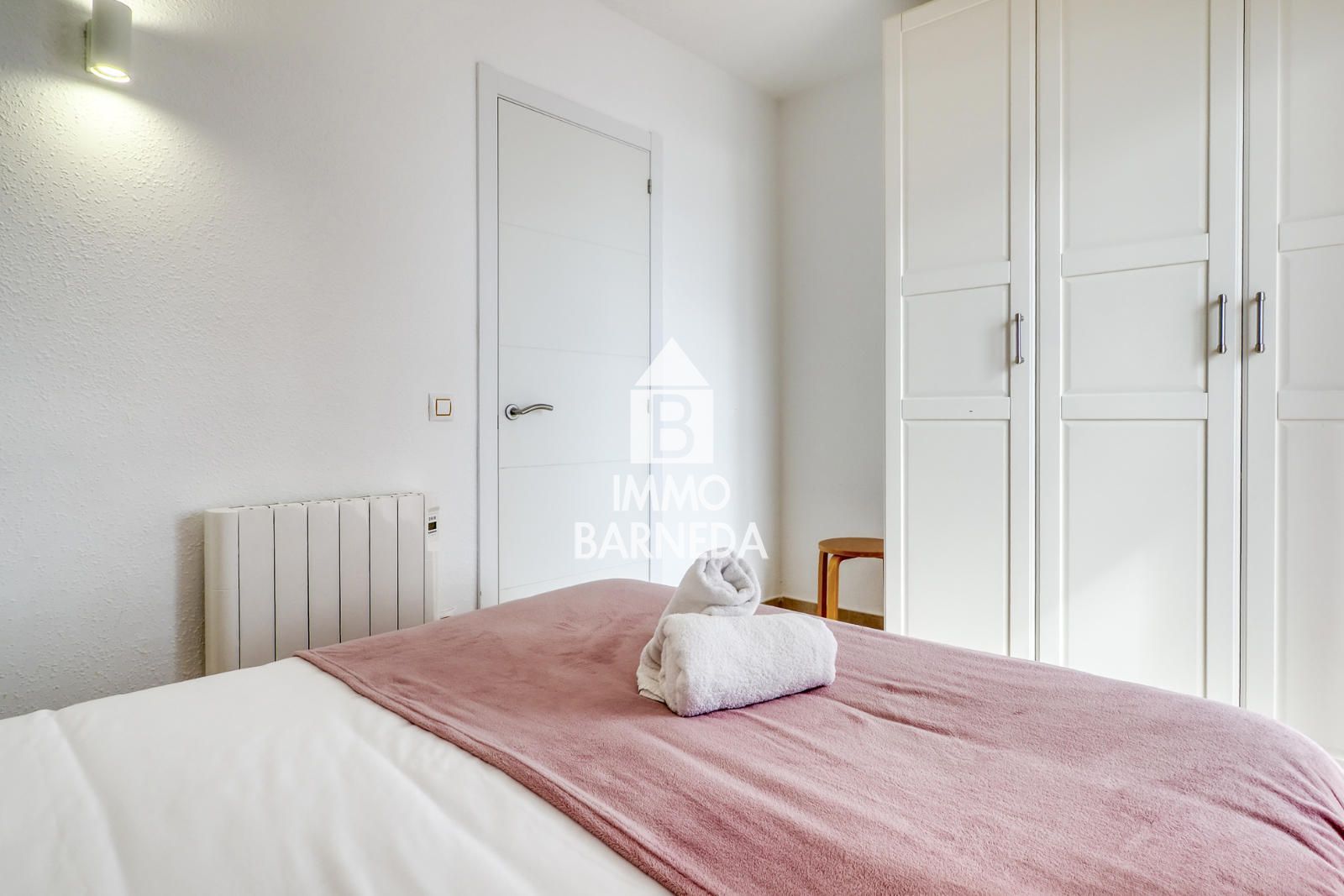 Maison mitoyenne avec licence touristique, vue mer, piscine communautaire et studio indépendant à Canyelles Petites