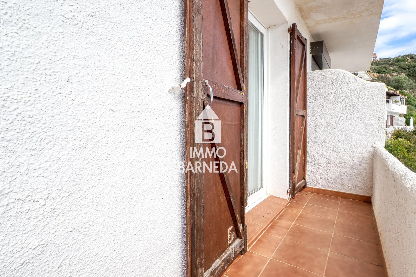 Maison mitoyenne avec licence touristique, vue mer, piscine communautaire et studio indépendant à Canyelles Petites