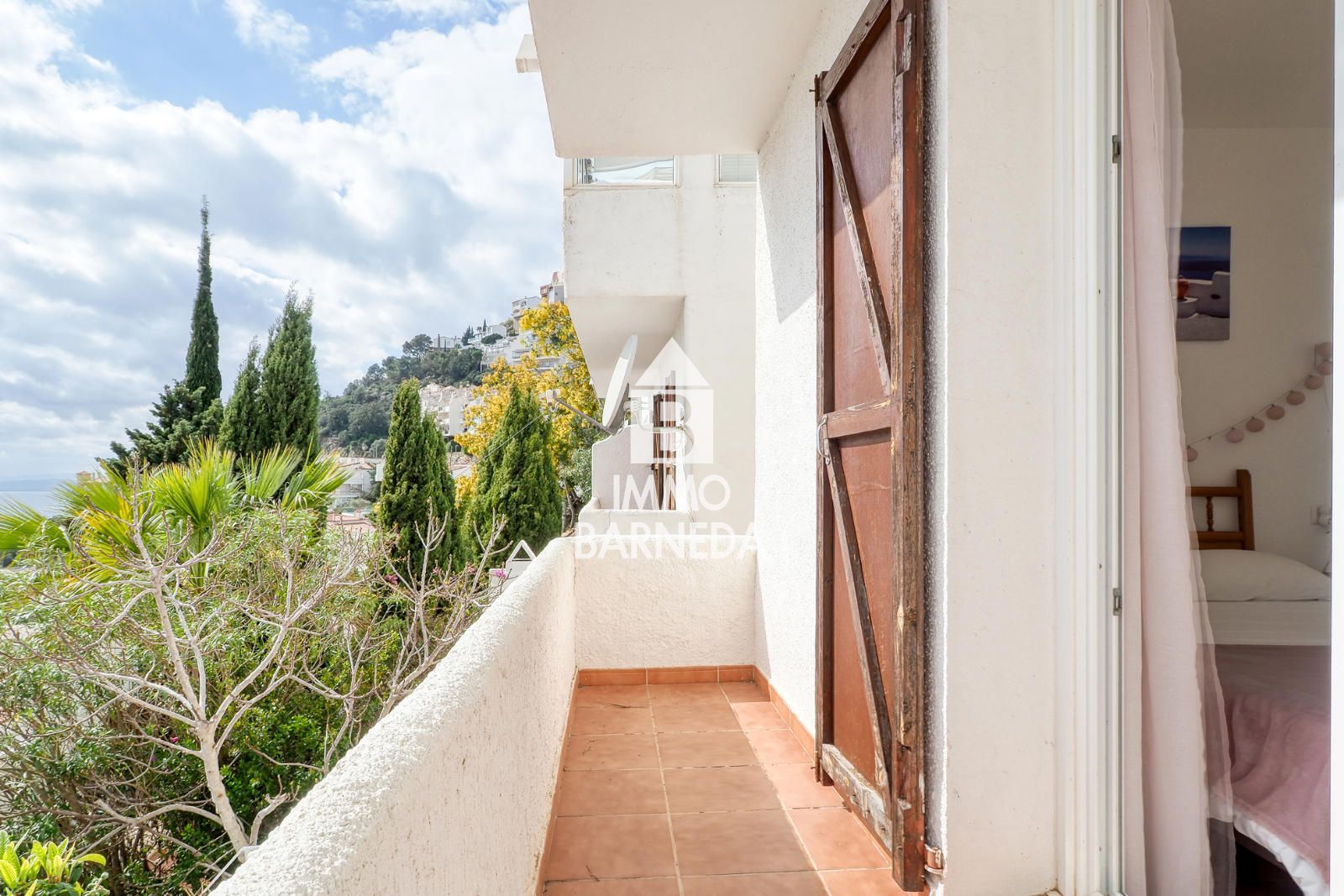 Maison mitoyenne avec licence touristique, vue mer, piscine communautaire et studio indépendant à Canyelles Petites