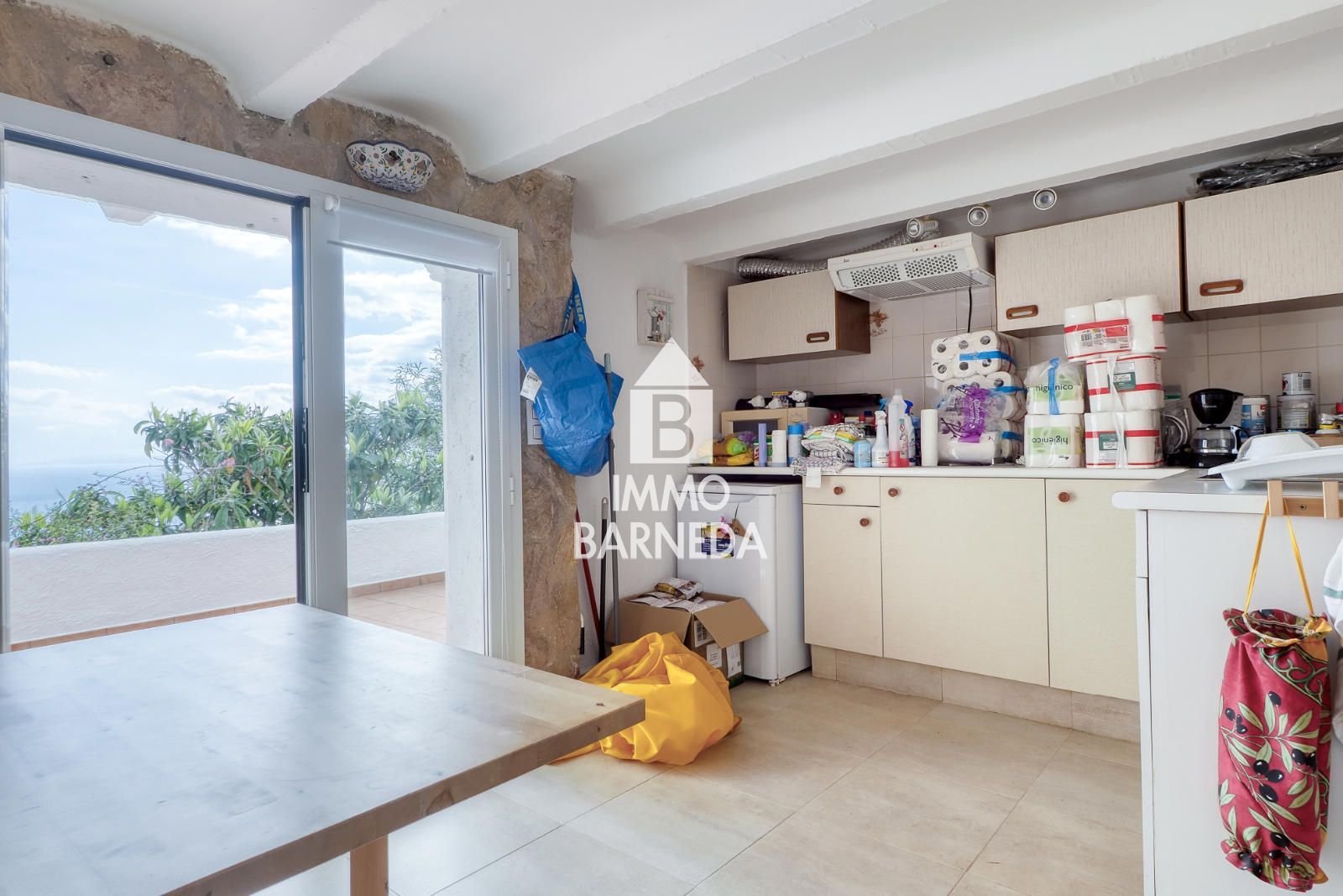 Maison mitoyenne avec licence touristique, vue mer, piscine communautaire et studio indépendant à Canyelles Petites