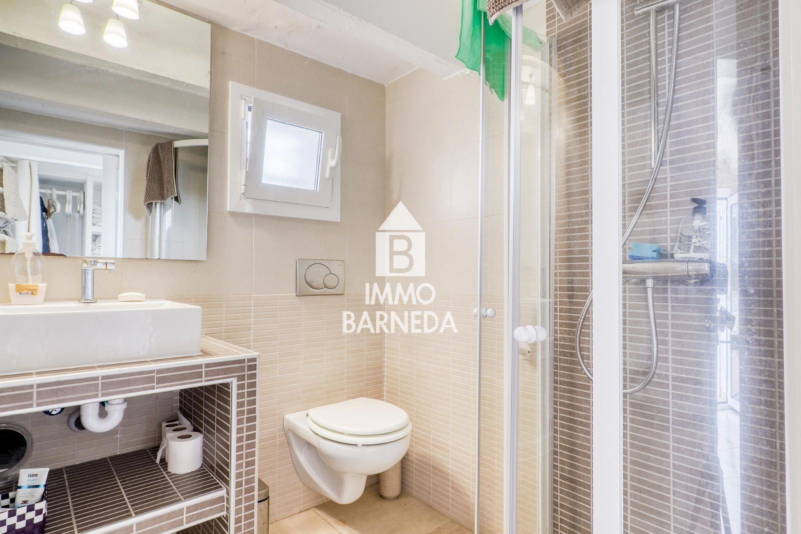 Maison mitoyenne avec licence touristique, vue mer, piscine communautaire et studio indépendant à Canyelles Petites