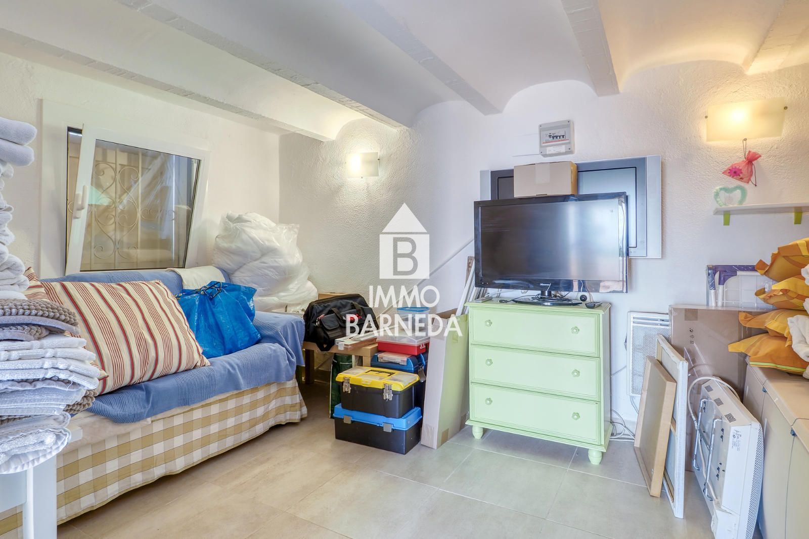 Maison mitoyenne avec licence touristique, vue mer, piscine communautaire et studio indépendant à Canyelles Petites