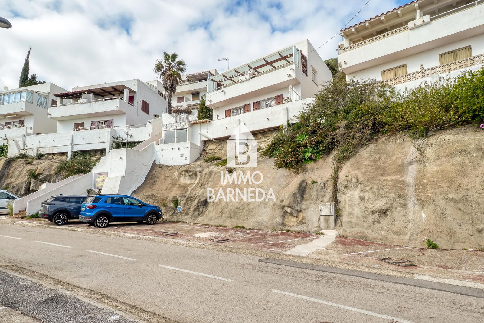 Maison mitoyenne avec licence touristique, vue mer, piscine communautaire et studio indépendant à Canyelles Petites