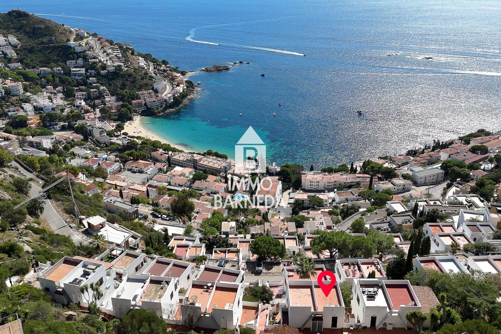 Maison mitoyenne avec licence touristique, vue mer, piscine communautaire et studio indépendant à Canyelles Petites