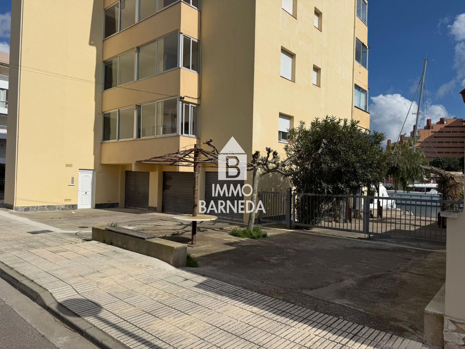Amarrador de 12 m amb terreny privat de 180 m² a Santa Margarida, Roses