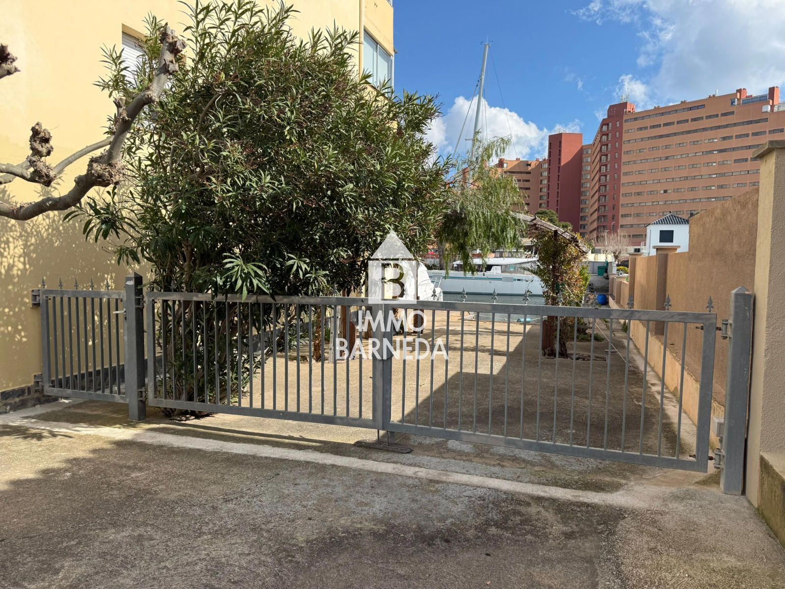 Amarrador de 12 m amb terreny privat de 180 m² a Santa Margarida, Roses