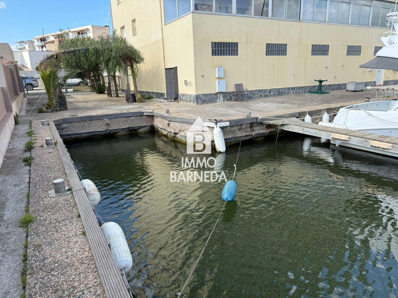 Amarrador de 12 m amb terreny privat de 180 m² a Santa Margarida, Roses