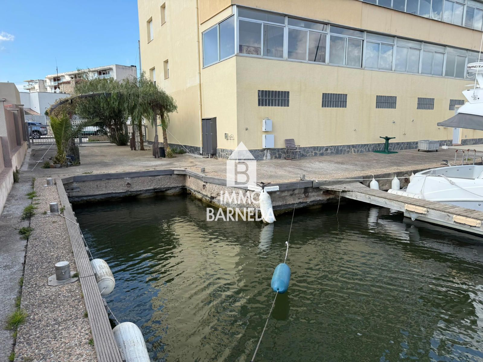 Amarrador de 12 m amb terreny privat de 180 m² a Santa Margarida, Roses