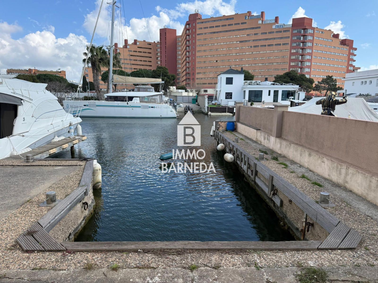 Amarrador de 12 m amb terreny privat de 180 m² a Santa Margarida, Roses