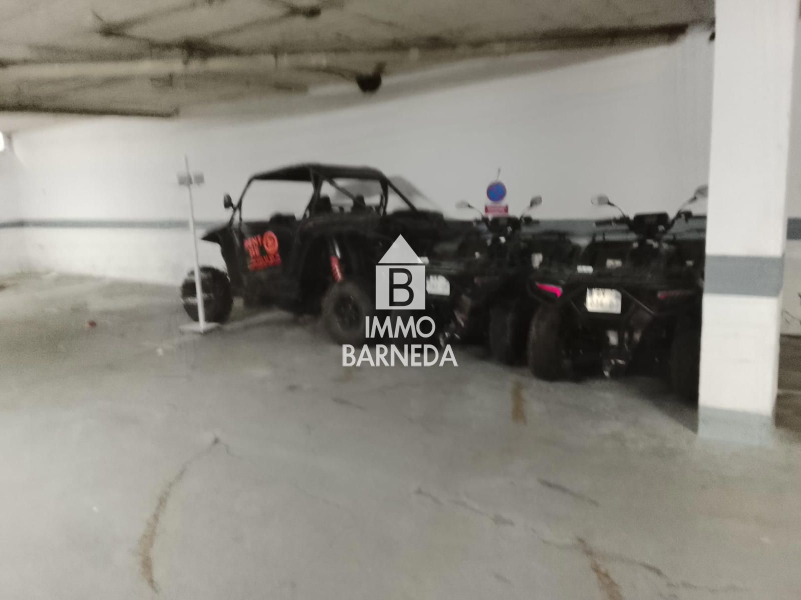 Place de parking souterrain de 14 m² au centre de Roses avec accès motorisé