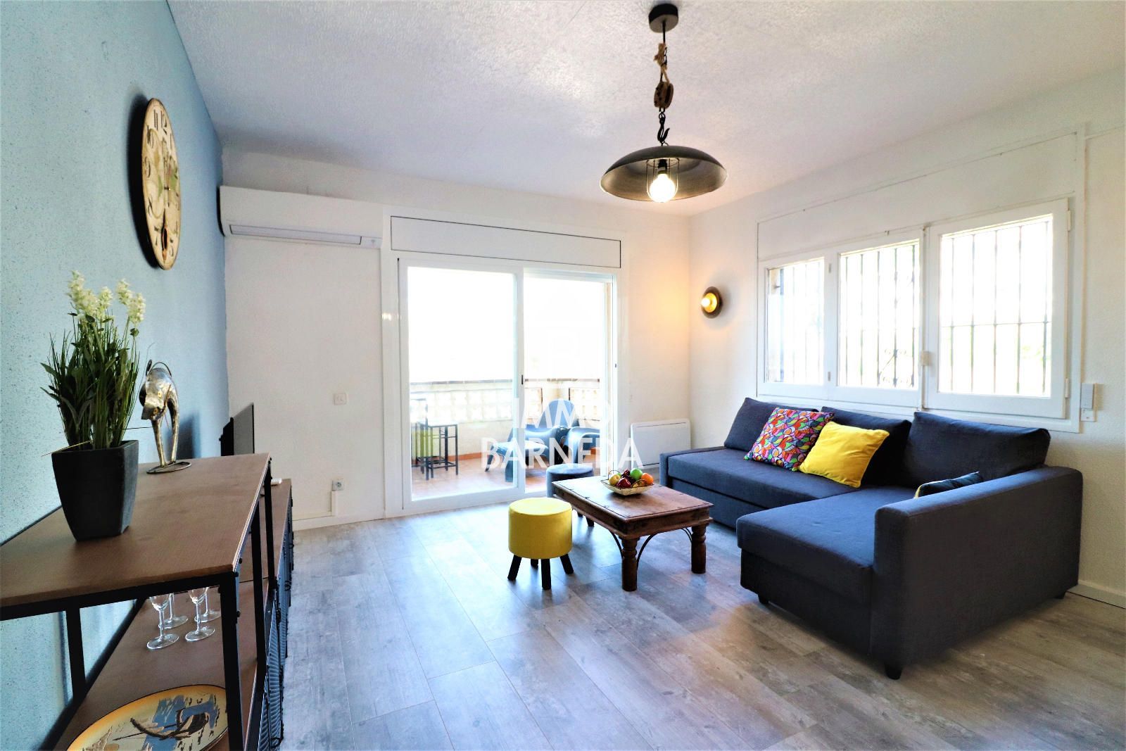 Appartement rénové avec vue sur la mer et licence touristique à Puig Rom