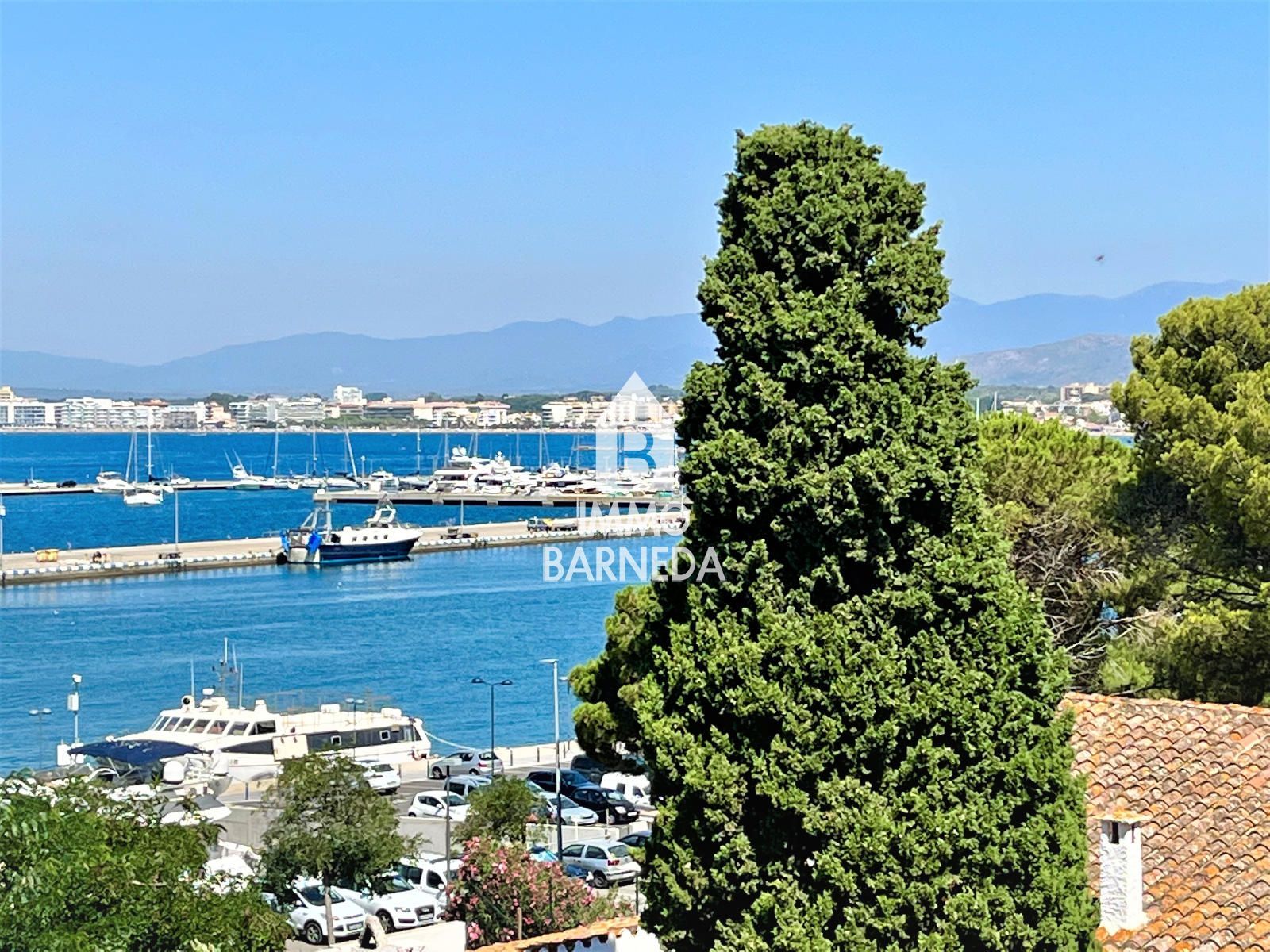 Appartement rénové avec vue mer, terrasse, studio indépendant et licence touristique – 2ème môle, Roses
