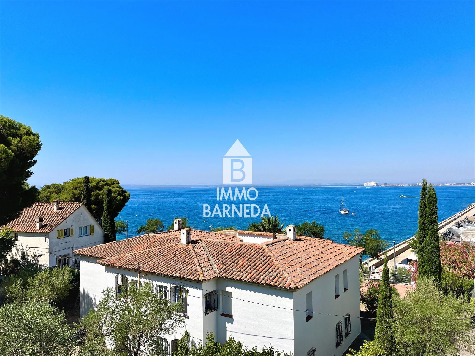 Appartement rénové avec vue mer, terrasse, studio indépendant et licence touristique – 2ème môle, Roses