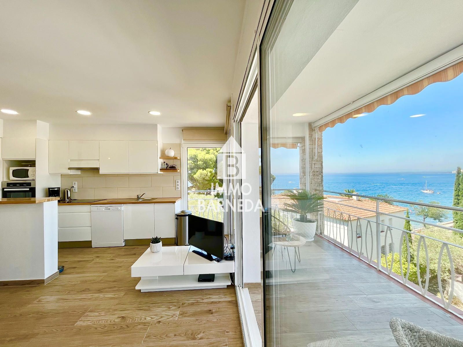 Appartement rénové avec vue mer, terrasse, studio indépendant et licence touristique – 2ème môle, Roses