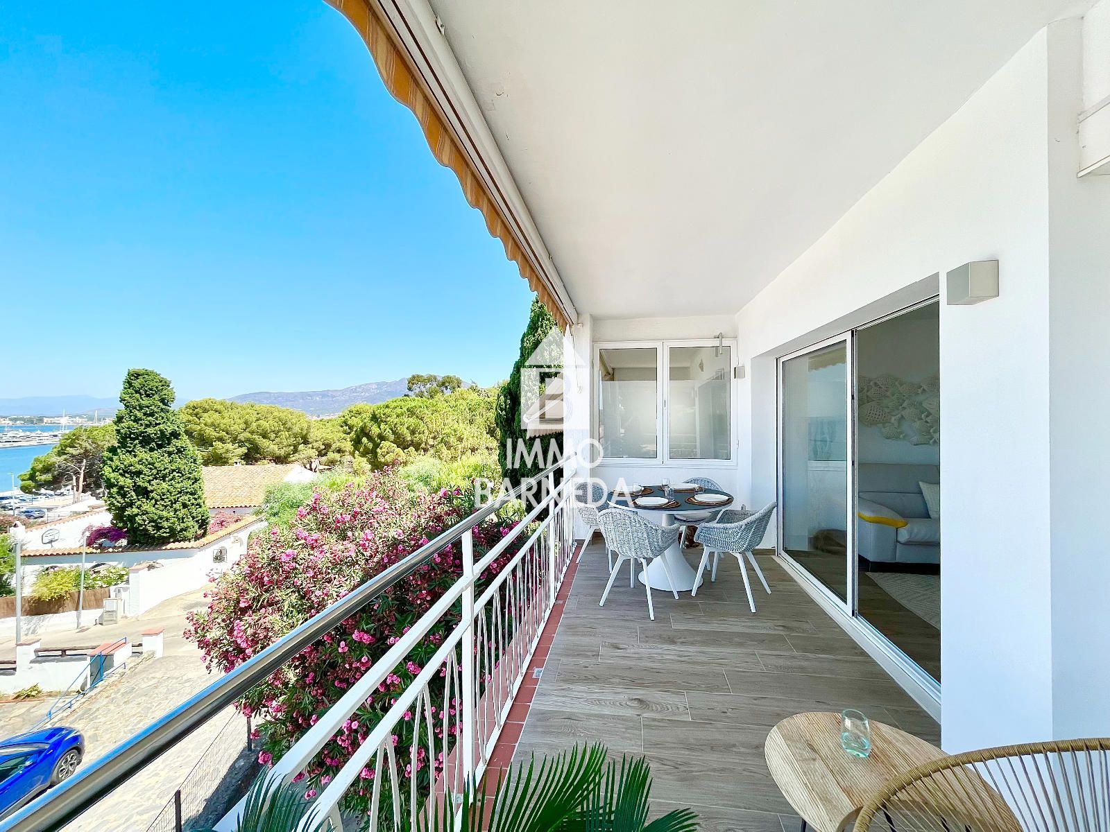 Appartement rénové avec vue mer, terrasse, studio indépendant et licence touristique – 2ème môle, Roses