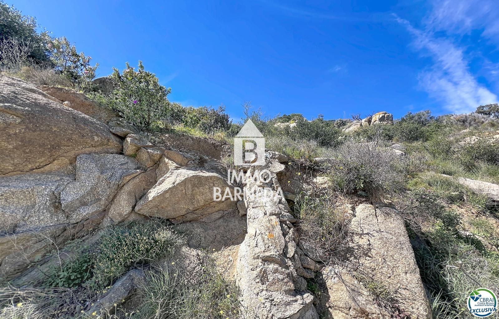 Terreny excepcional amb vista panoràmica sobre la badia de Canyelles