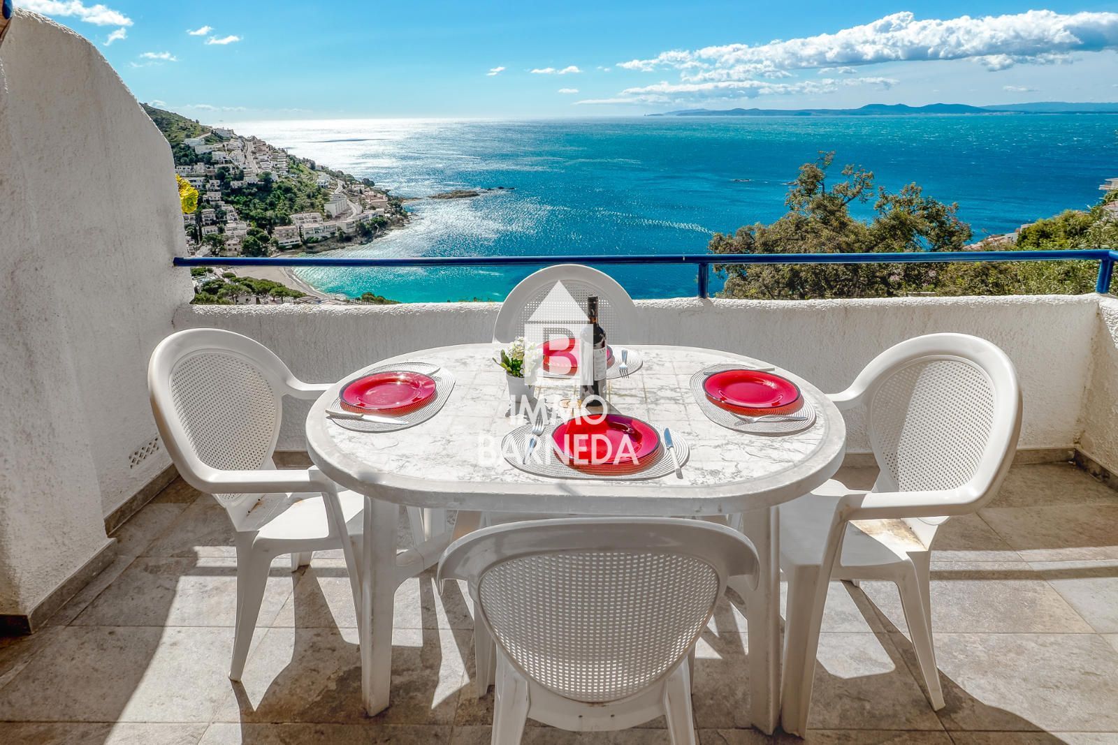 Maison mitoyenne avec vue sur mer et piscine communautaire à Canyelles Petites