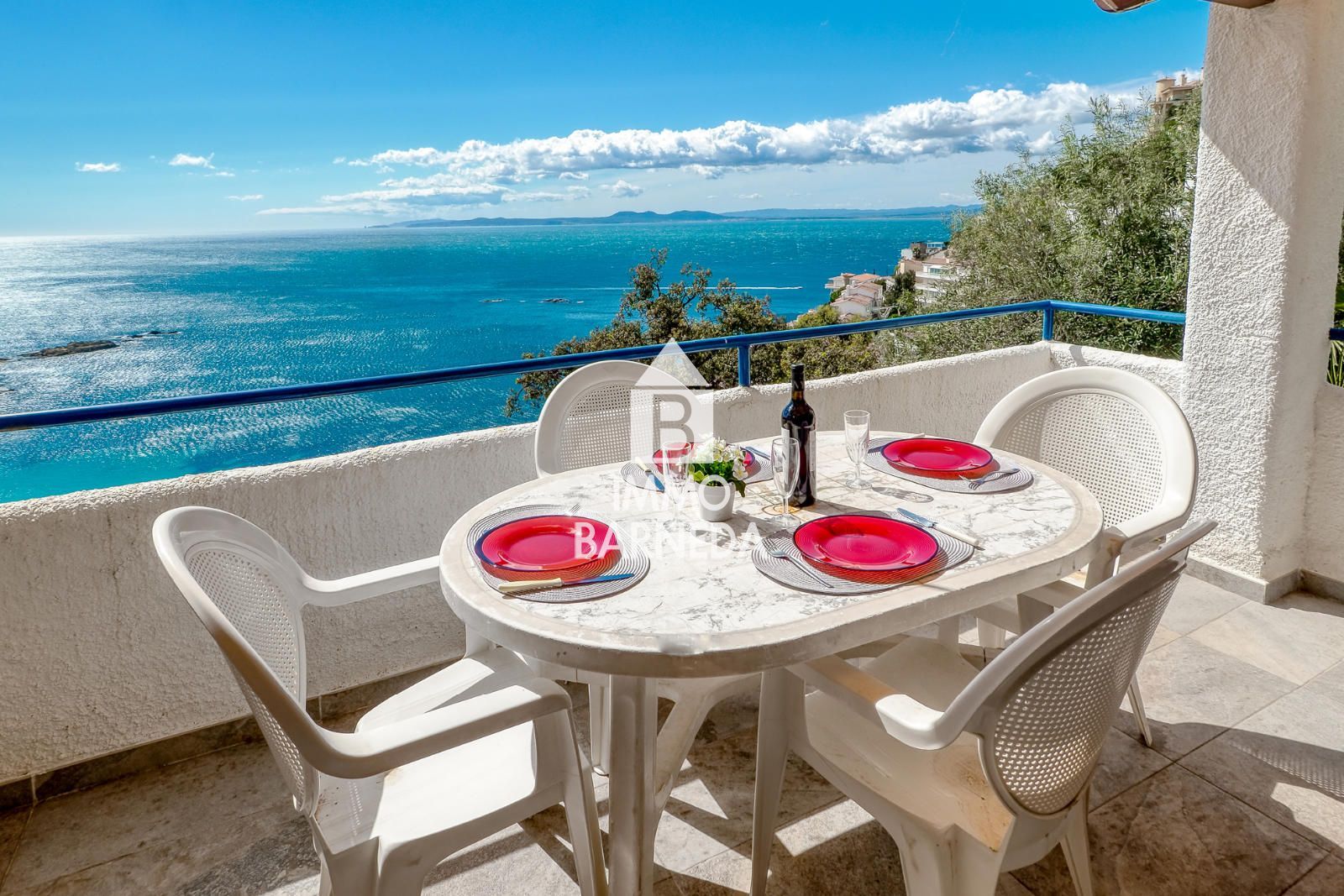 Maison mitoyenne avec vue sur mer et piscine communautaire à Canyelles Petites