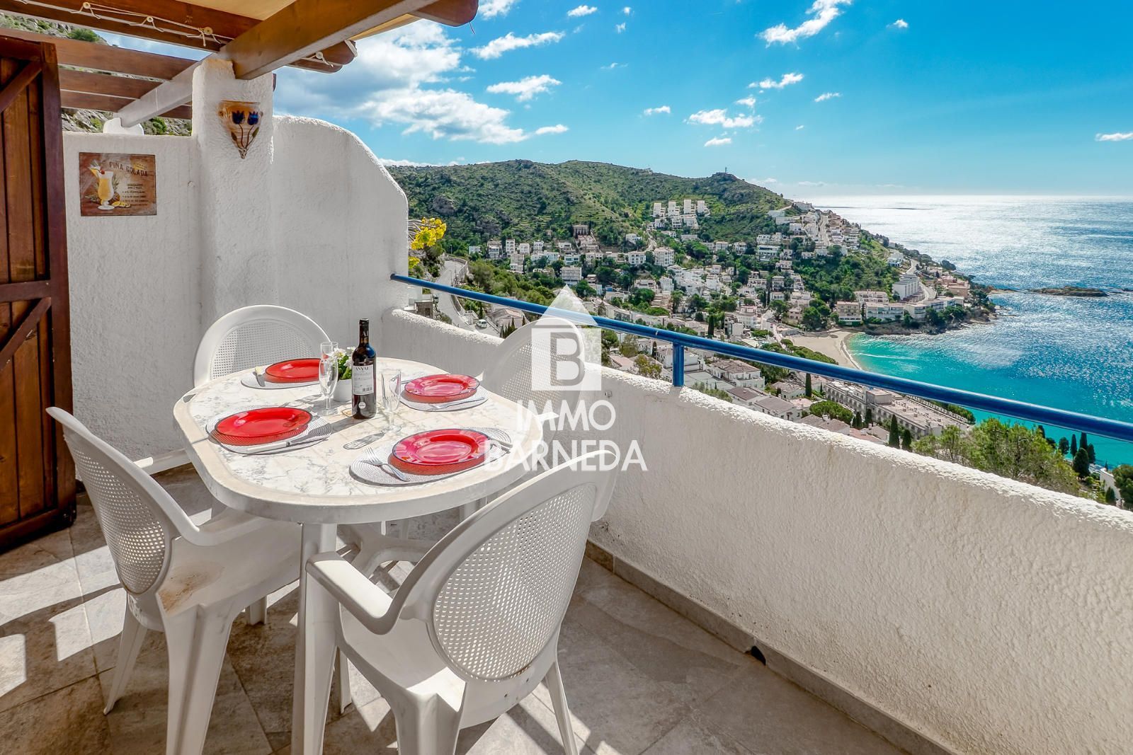 Maison mitoyenne avec vue sur mer et piscine communautaire à Canyelles Petites