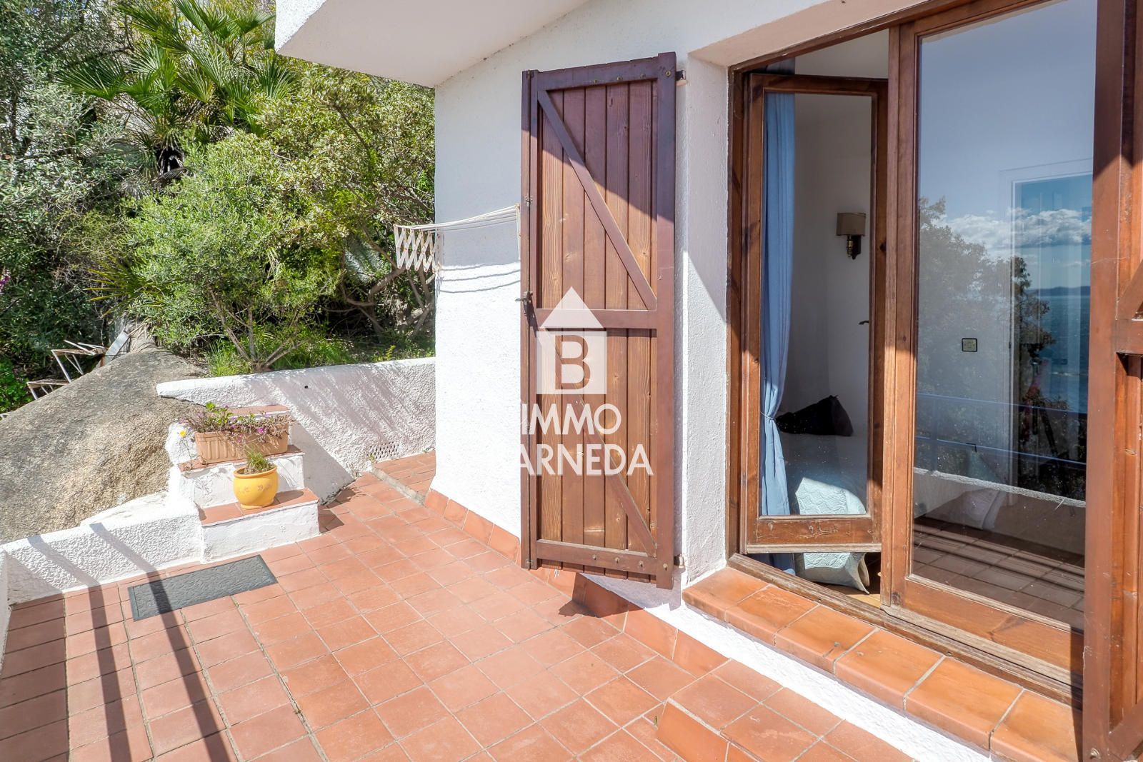 Maison mitoyenne avec vue sur mer et piscine communautaire à Canyelles Petites