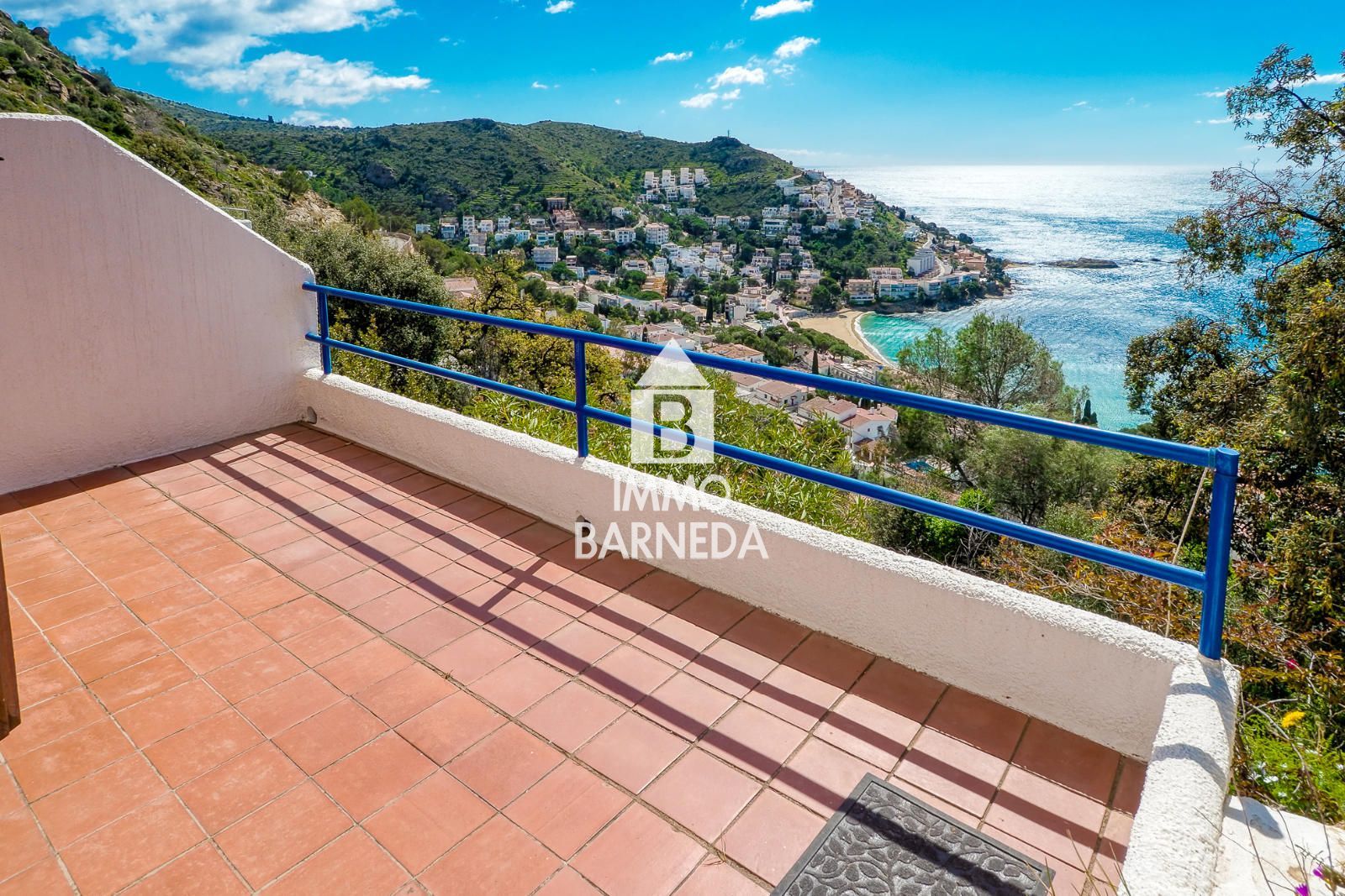 Maison mitoyenne avec vue sur mer et piscine communautaire à Canyelles Petites