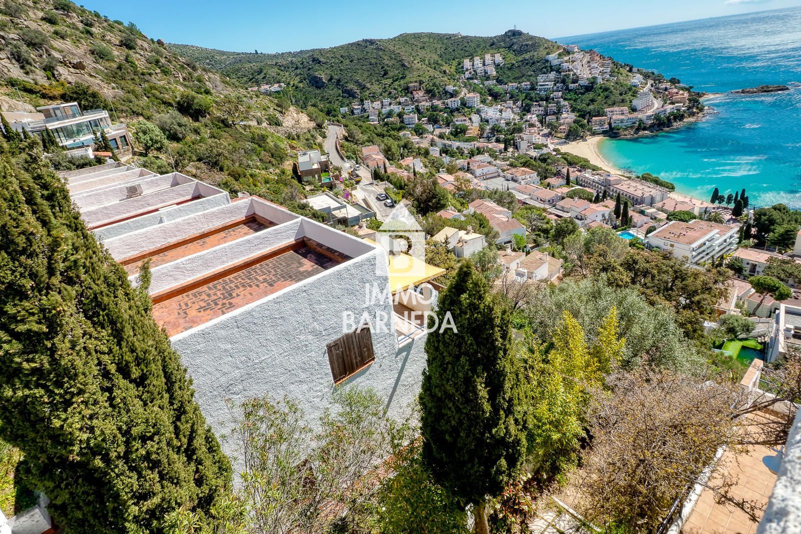 Maison mitoyenne avec vue sur mer et piscine communautaire à Canyelles Petites