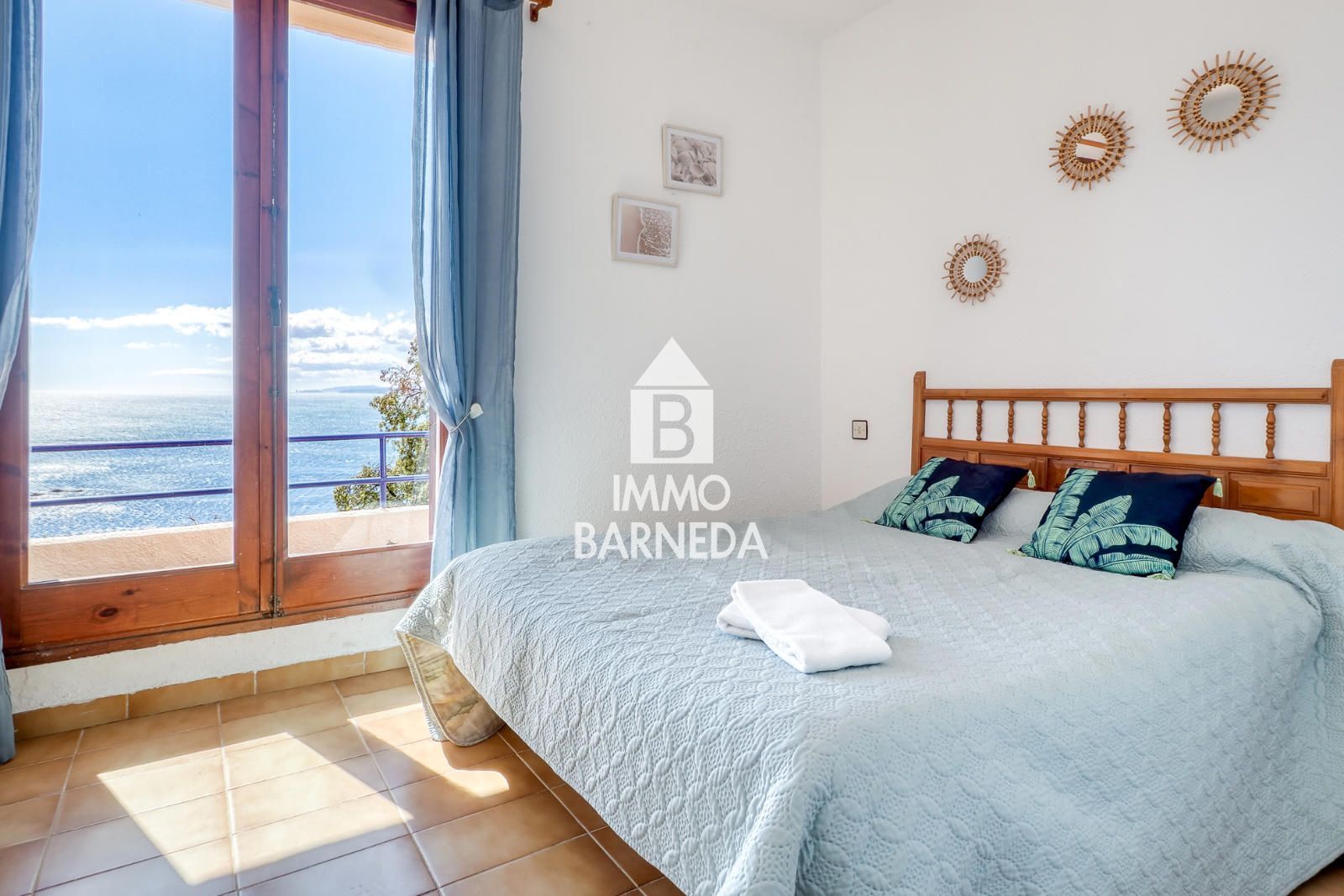 Maison mitoyenne avec vue sur mer et piscine communautaire à Canyelles Petites