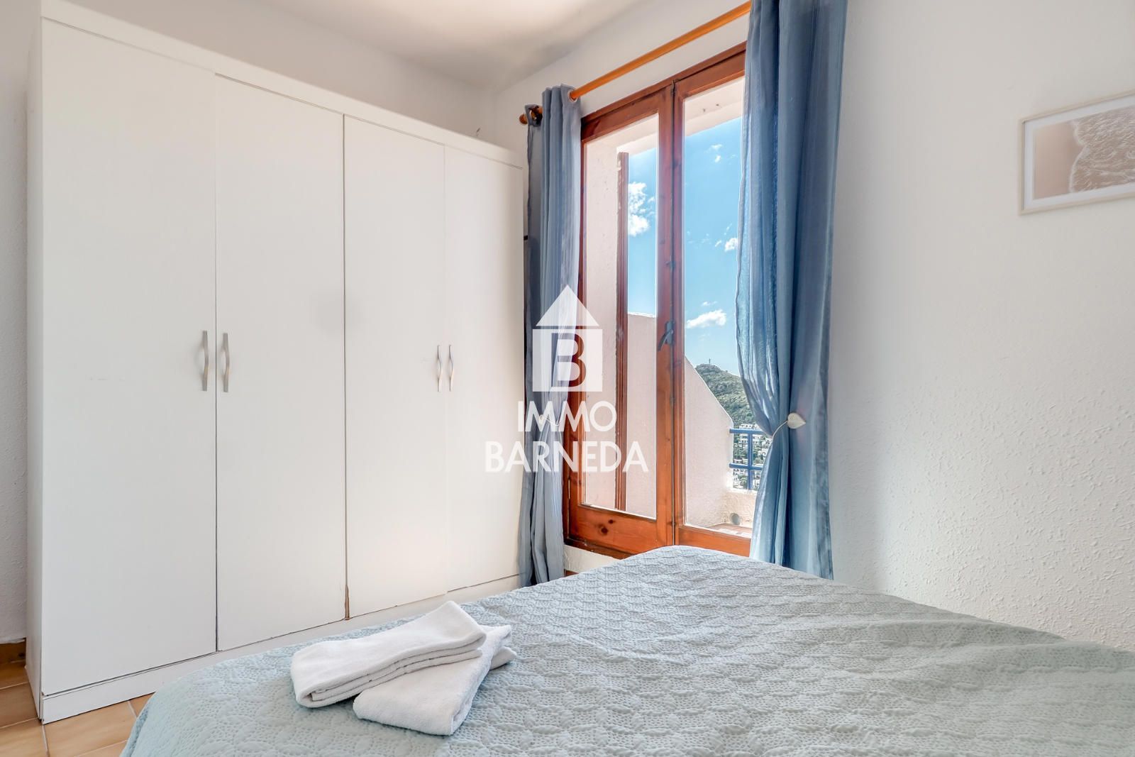 Maison mitoyenne avec vue sur mer et piscine communautaire à Canyelles Petites