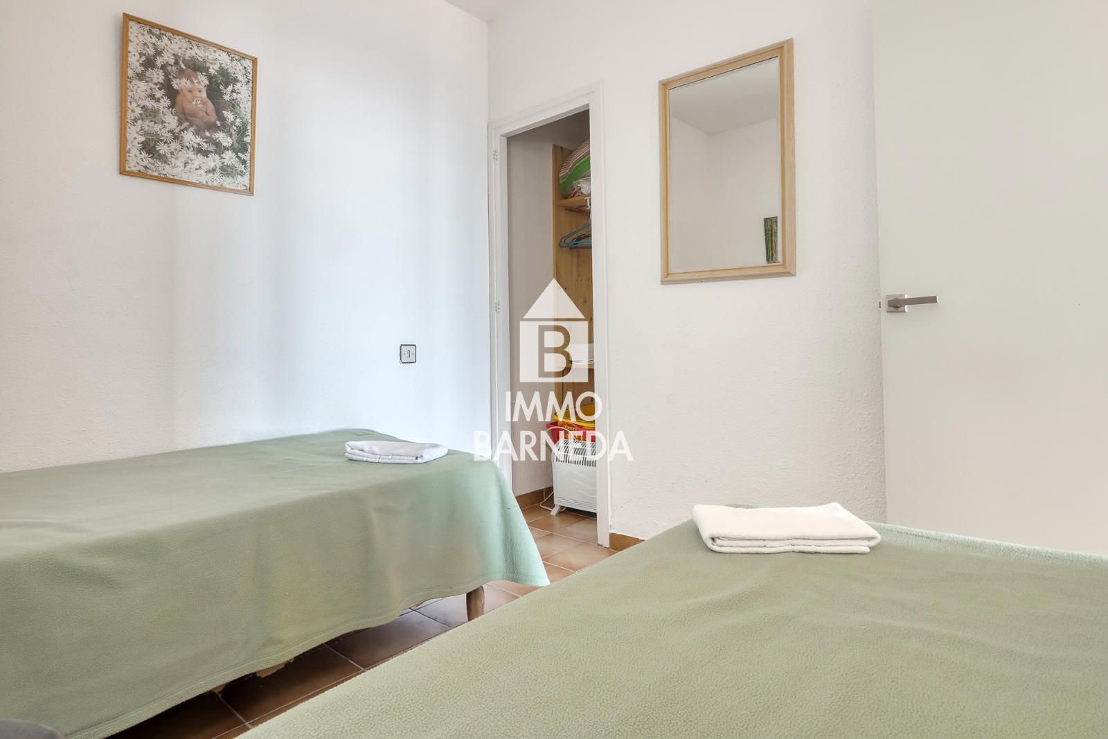 Maison mitoyenne avec vue sur mer et piscine communautaire à Canyelles Petites