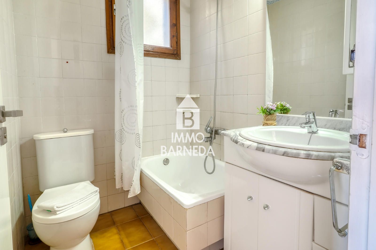 Maison mitoyenne avec vue sur mer et piscine communautaire à Canyelles Petites