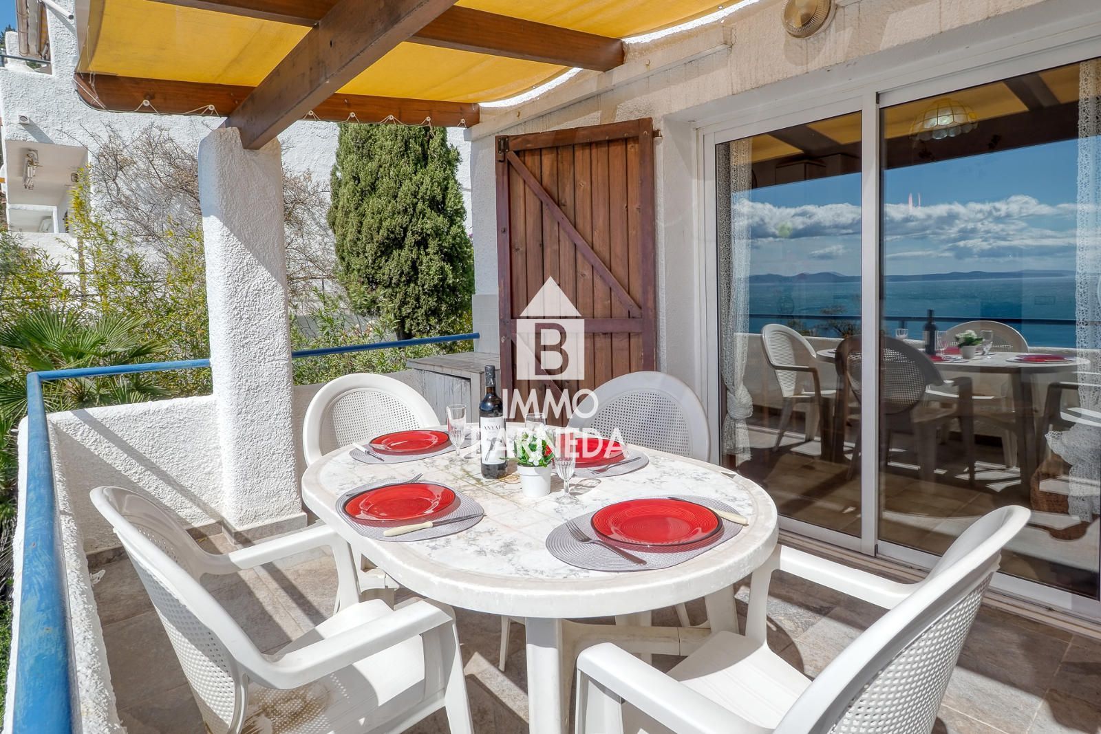 Maison mitoyenne avec vue sur mer et piscine communautaire à Canyelles Petites