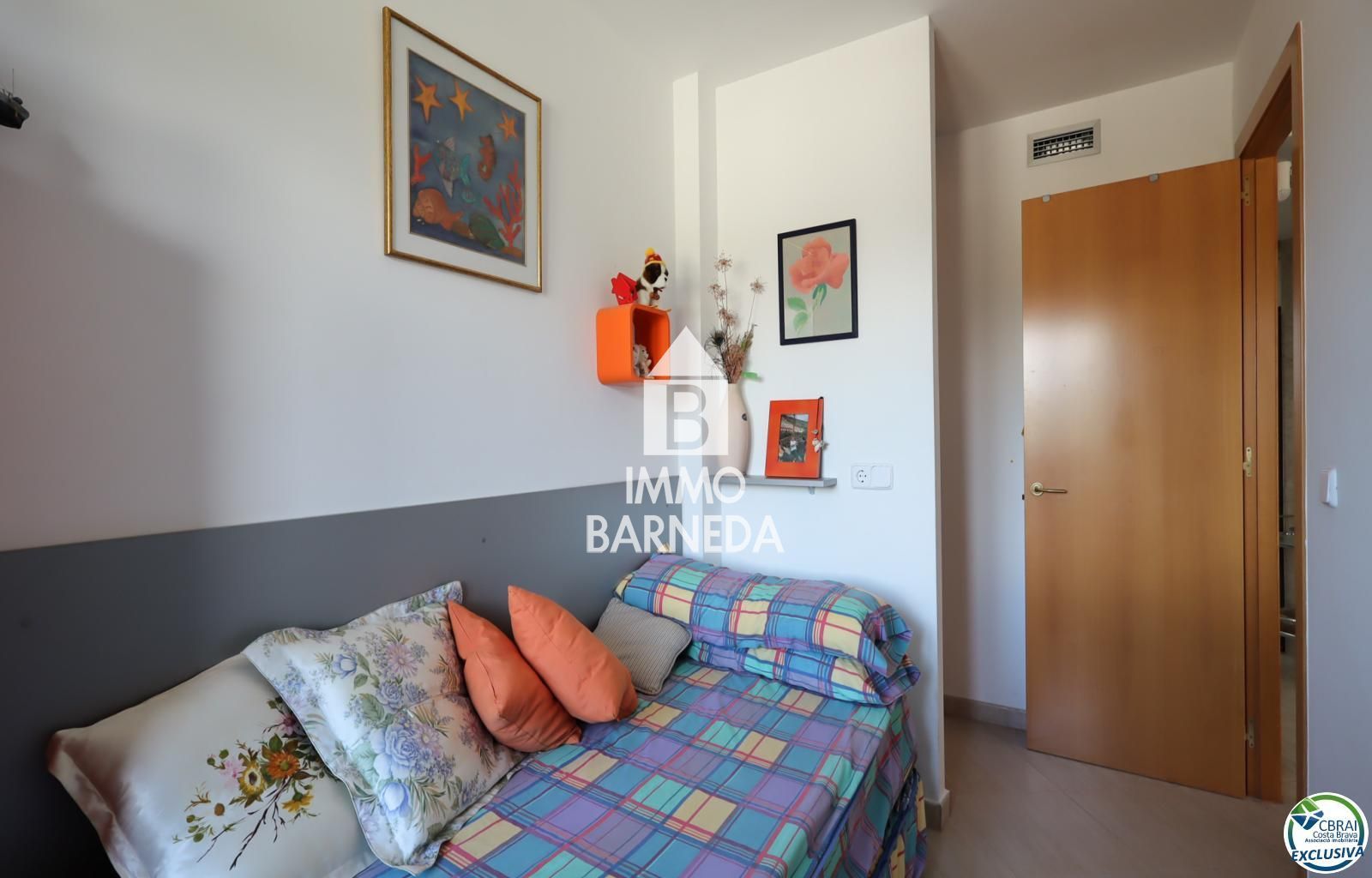 Apartament de 3 habitacions amb terrassa i plaça d'aparcament al Port de Lla