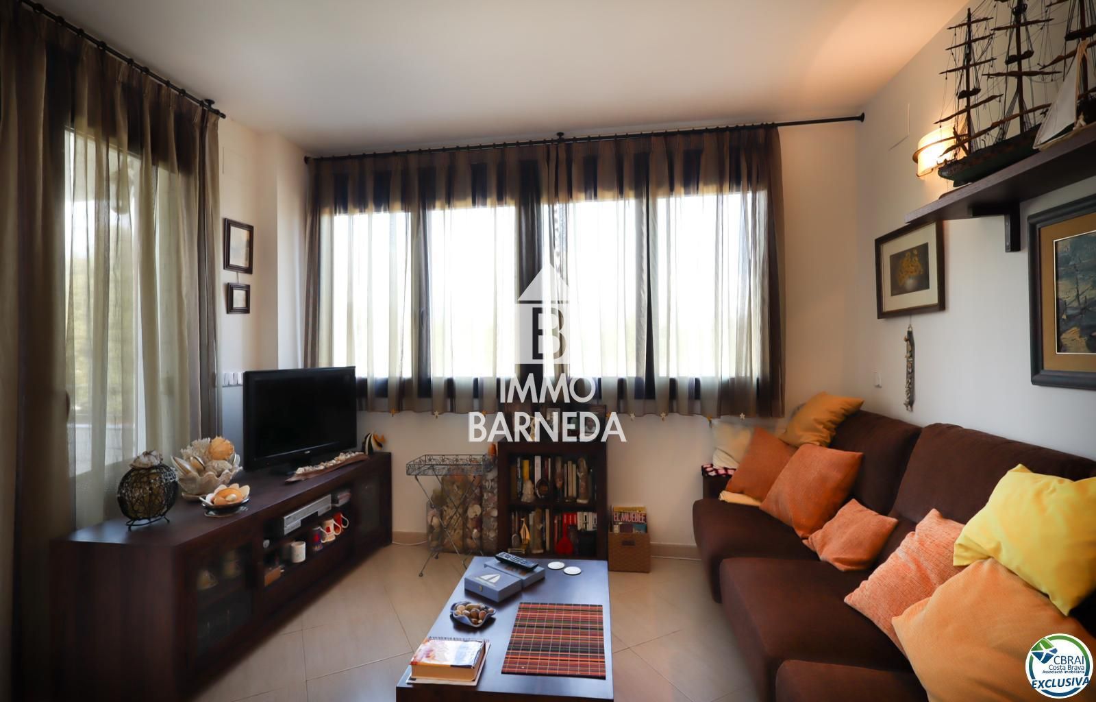 Apartament de 3 habitacions amb terrassa i plaça d'aparcament al Port de Lla