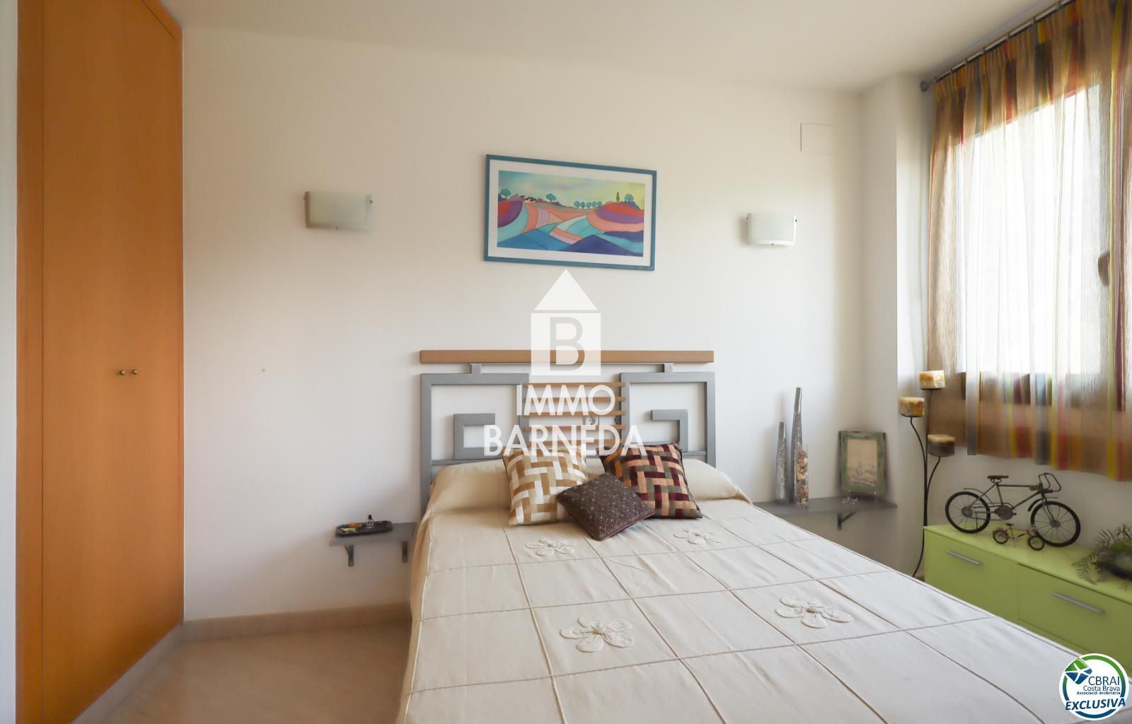 Apartament de 3 habitacions amb terrassa i plaça d'aparcament al Port de Lla