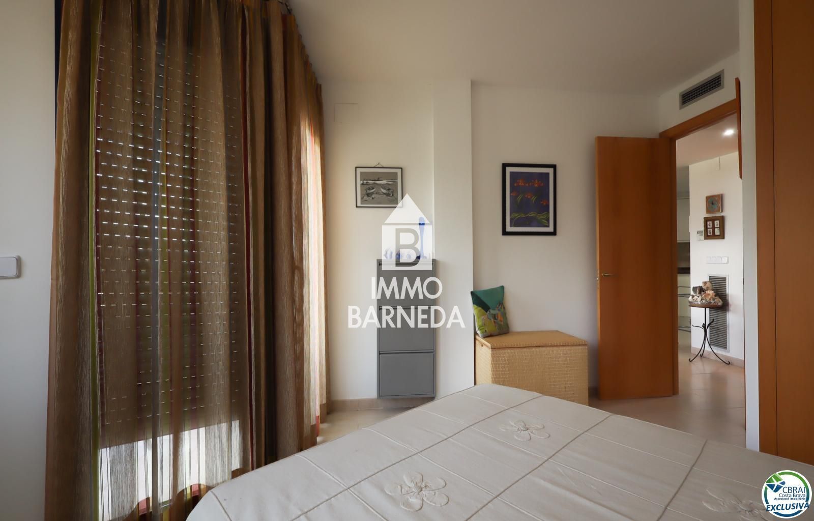 Apartament de 3 habitacions amb terrassa i plaça d'aparcament al Port de Lla